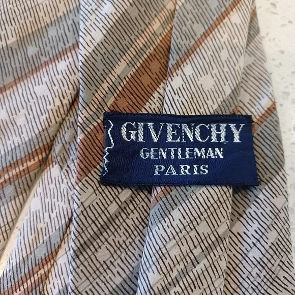 Auth! Givenchy tie - Picture 3 of 7